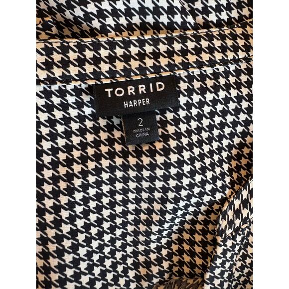 TORRID Harper Blouse | Checkered Black White 3/4 Sleeve Button| SIZE 2 - Picture 8 of 9